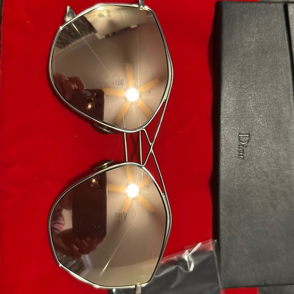 Dior Sunglasses 🕶️ with case - Picture 5 of 11